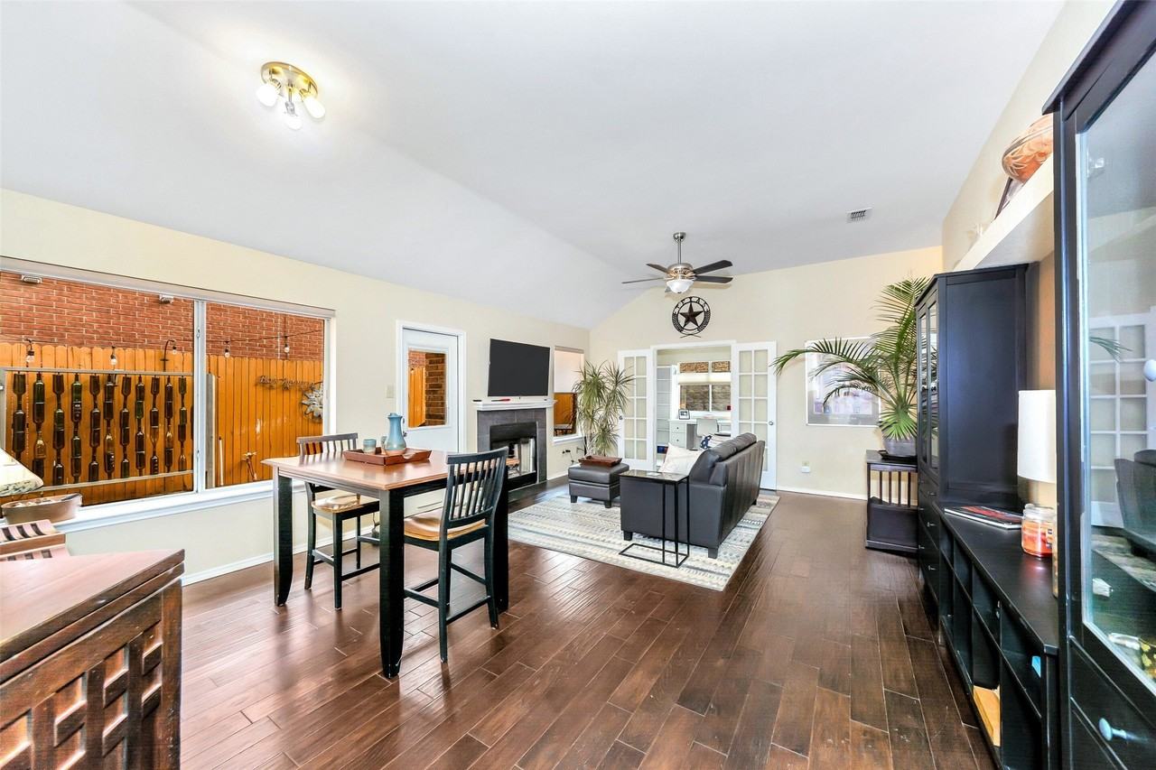 1441 Hampton Rd - Photo 6 of 27
