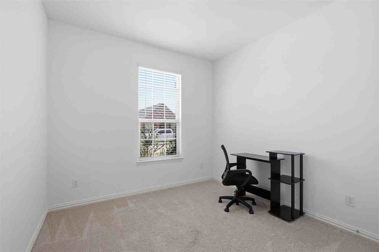 1121 Western Yarrow Ave - Photo 4 of 30