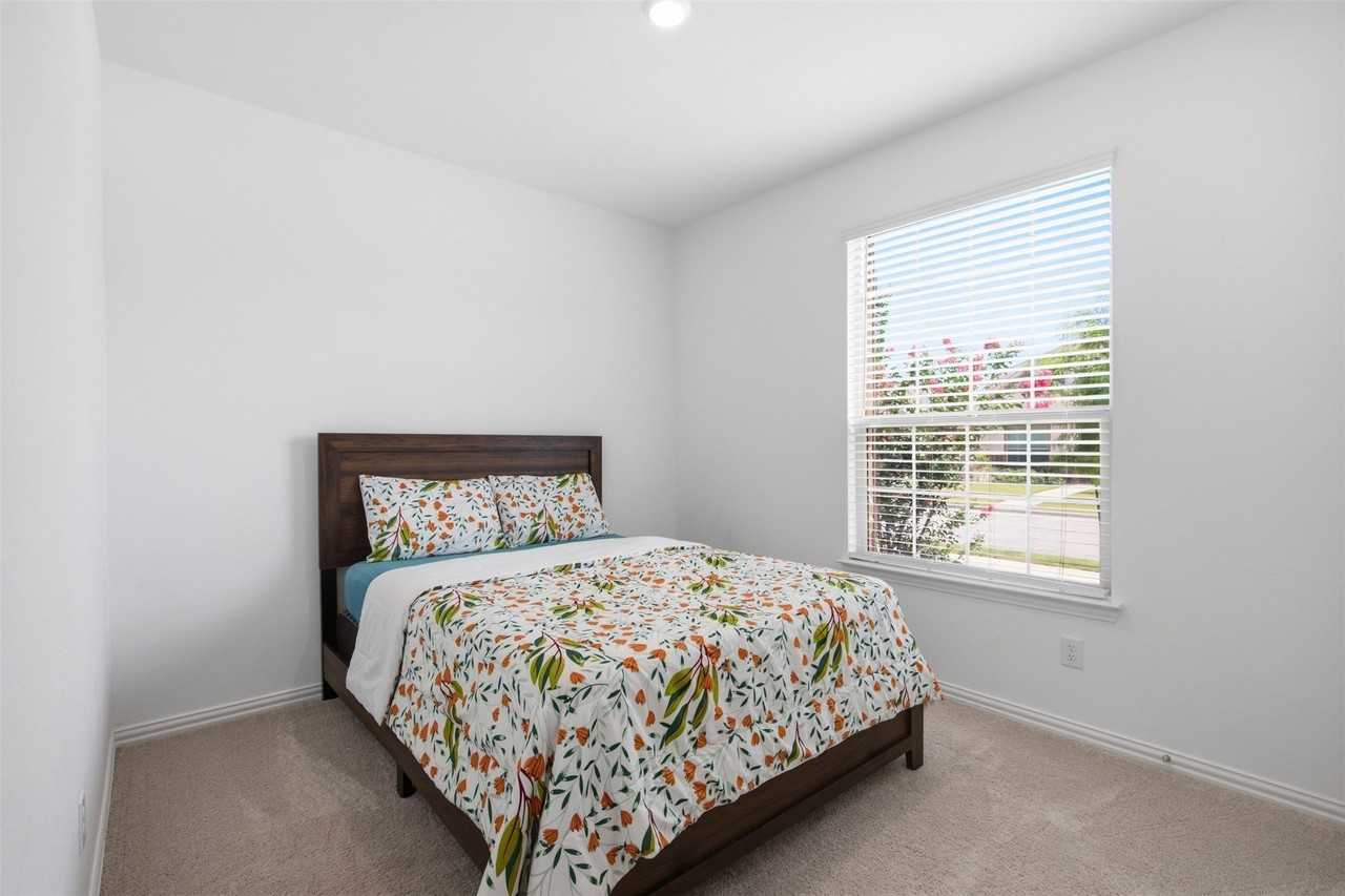 1121 Western Yarrow Ave - Photo 5 of 30