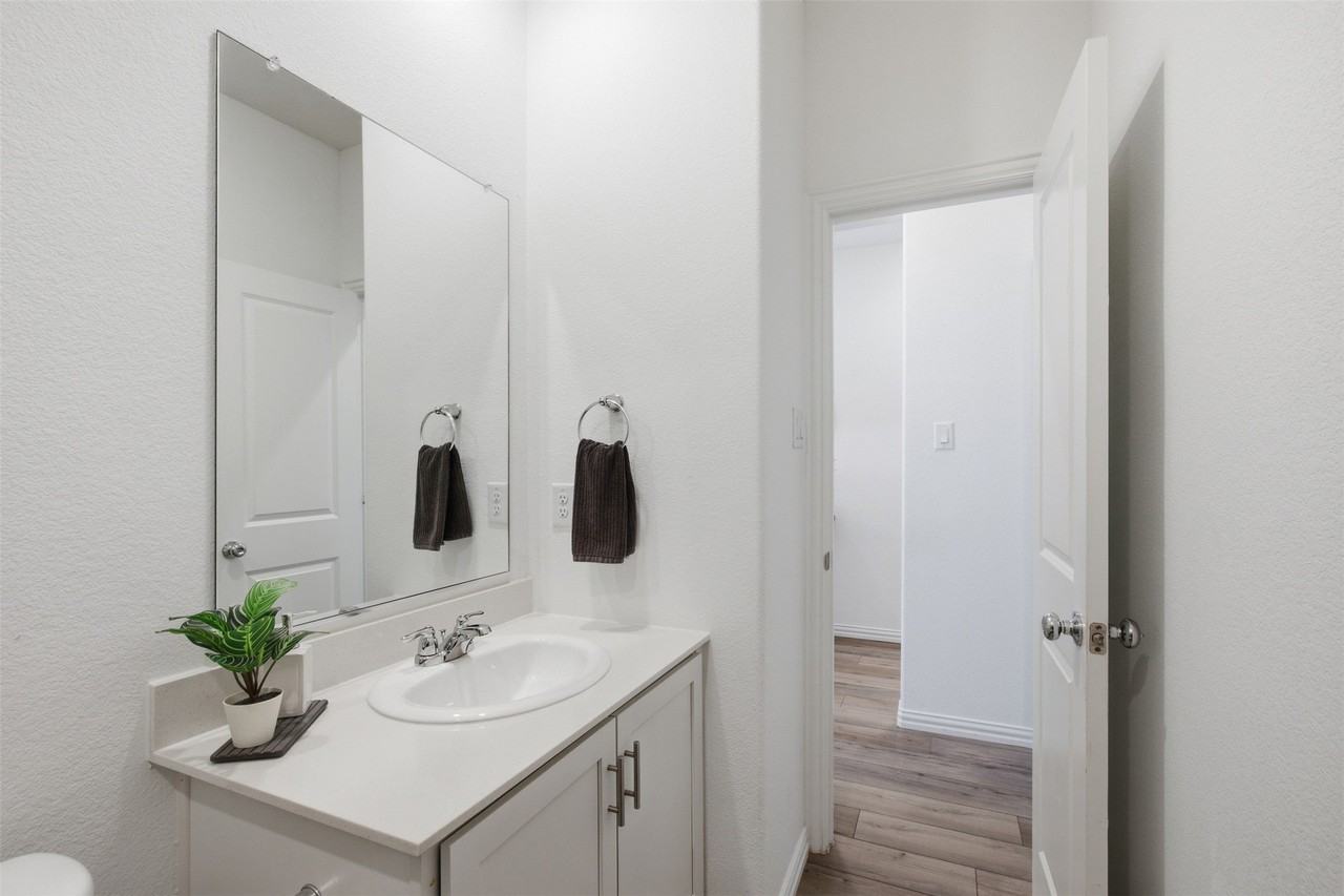 1121 Western Yarrow Ave - Photo 7 of 30