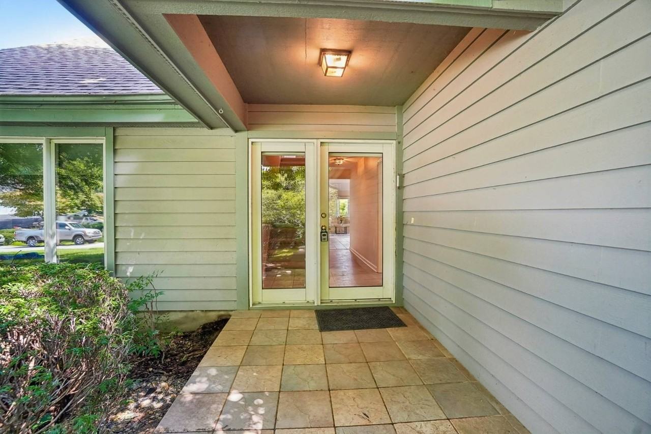 104 Highview Ln - Photo 4 of 43