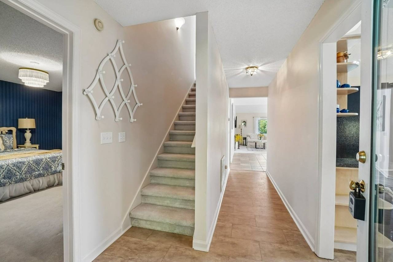 104 Highview Ln - Photo 5 of 43