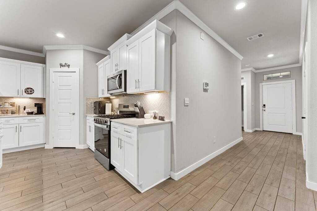 2129 Trailhead Dr - Photo 3 of 27
