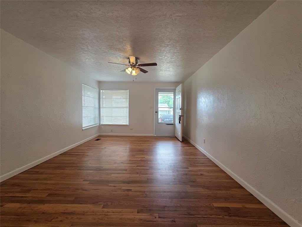 1005 Sw 53rd St - Photo 2 of 19