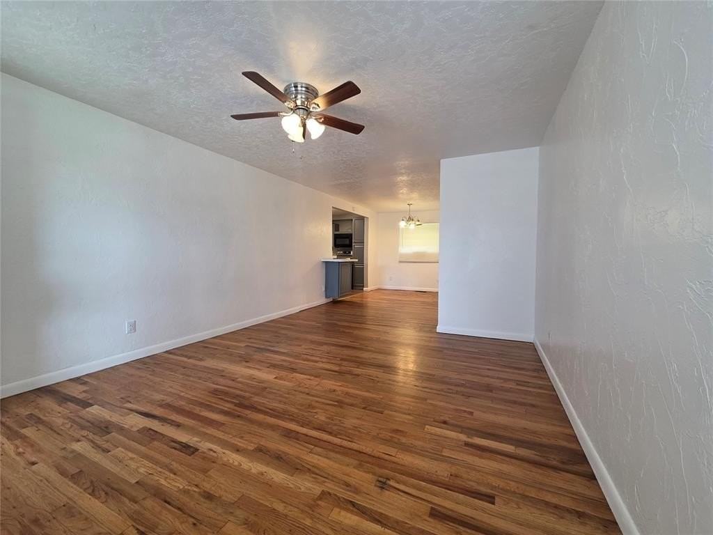 1005 Sw 53rd St - Photo 4 of 19