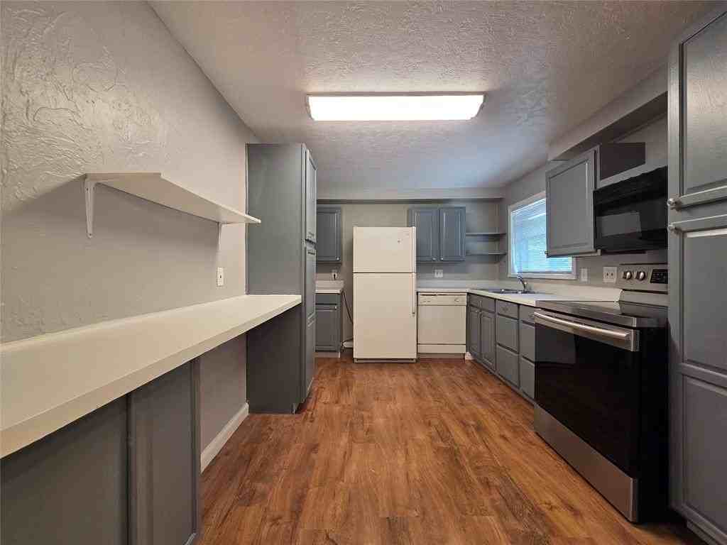 1005 Sw 53rd St - Photo 7 of 19