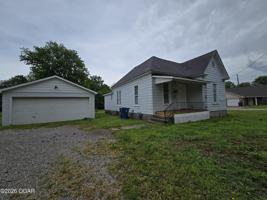 featured image of 2725 E 4th St