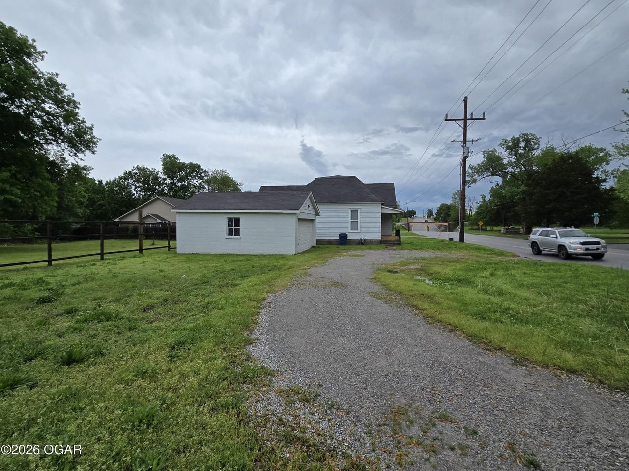 2725 E 4th St - Photo 5 of 16
