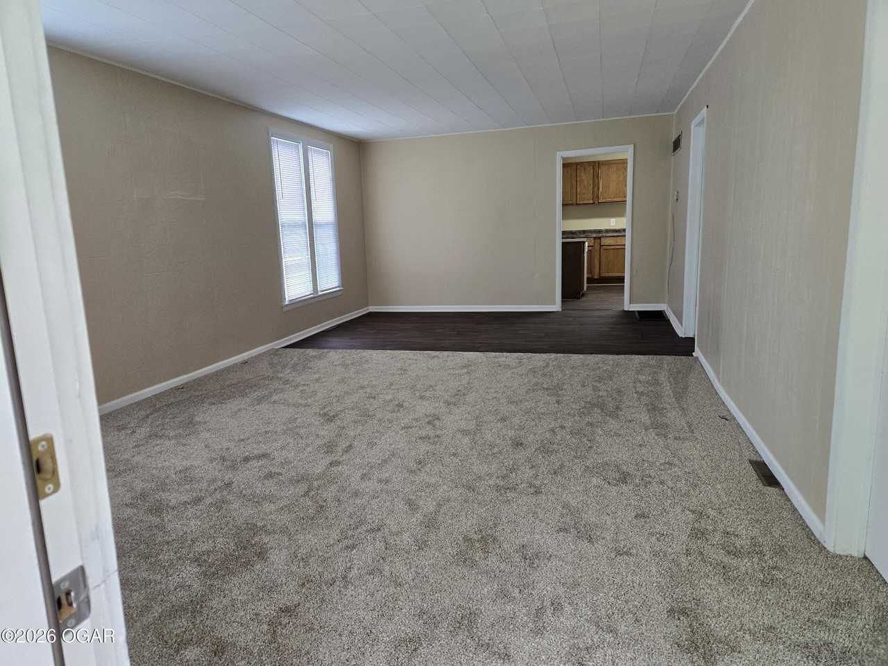 2725 E 4th St - Photo 6 of 16