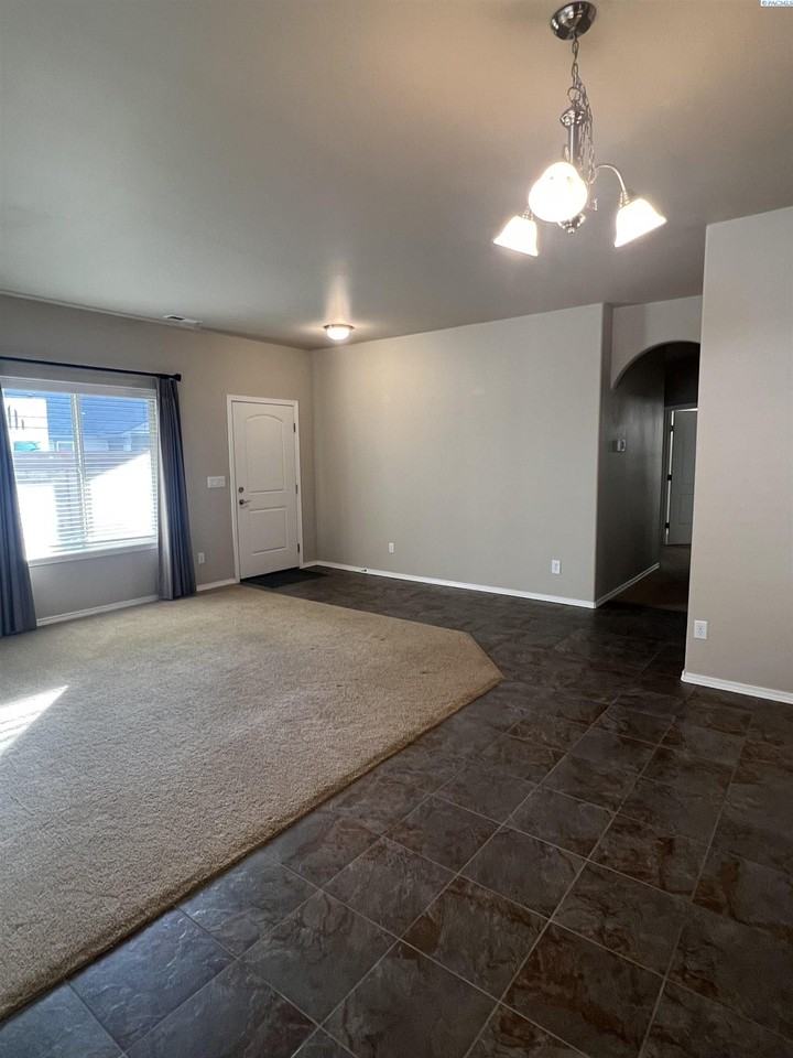 3001 S Dawes St - Photo 4 of 30