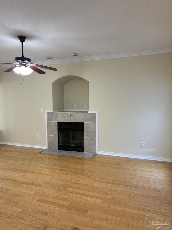 1406 E Scott St - Photo 3 of 21