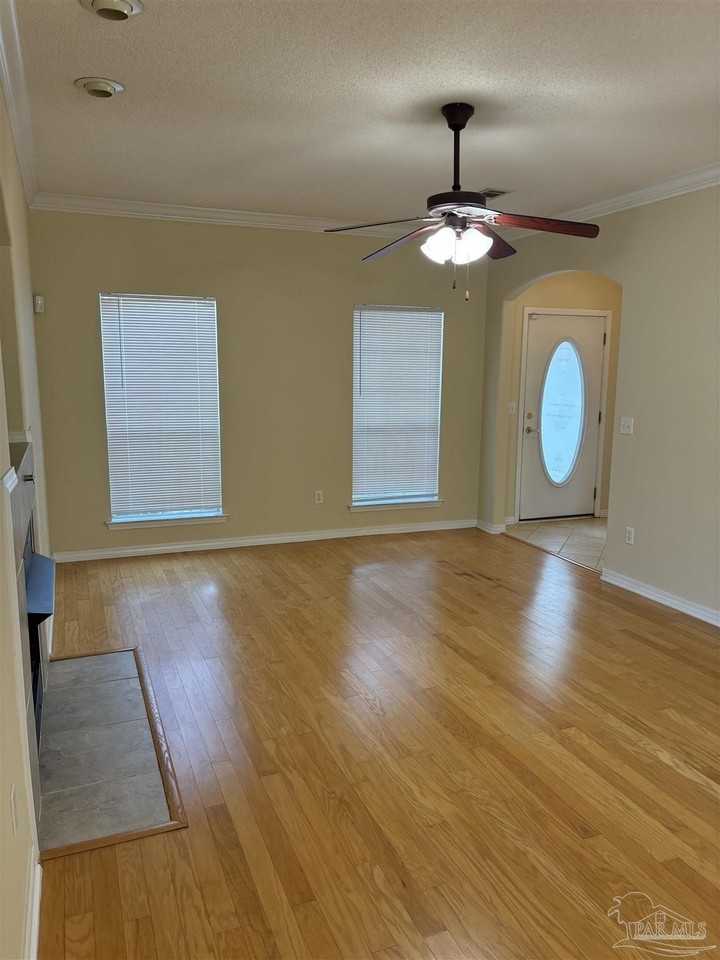 1406 E Scott St - Photo 4 of 21