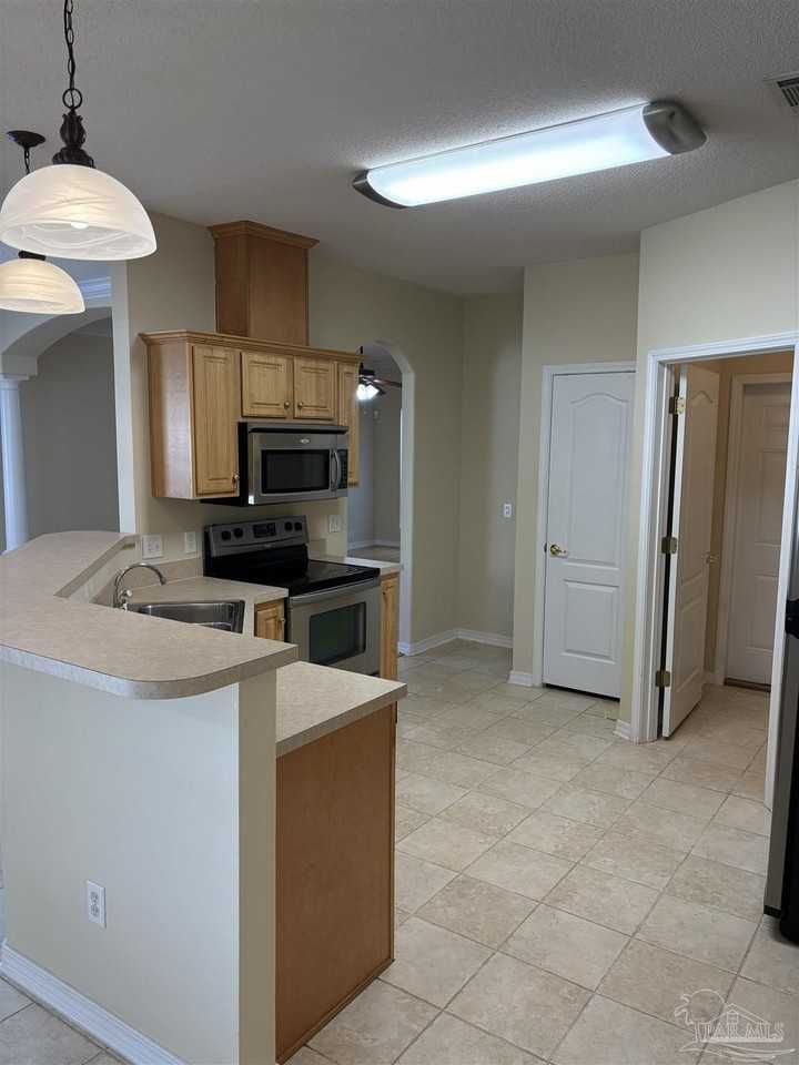 1406 E Scott St - Photo 5 of 21