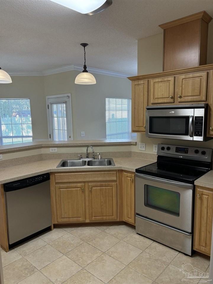 1406 E Scott St - Photo 6 of 21