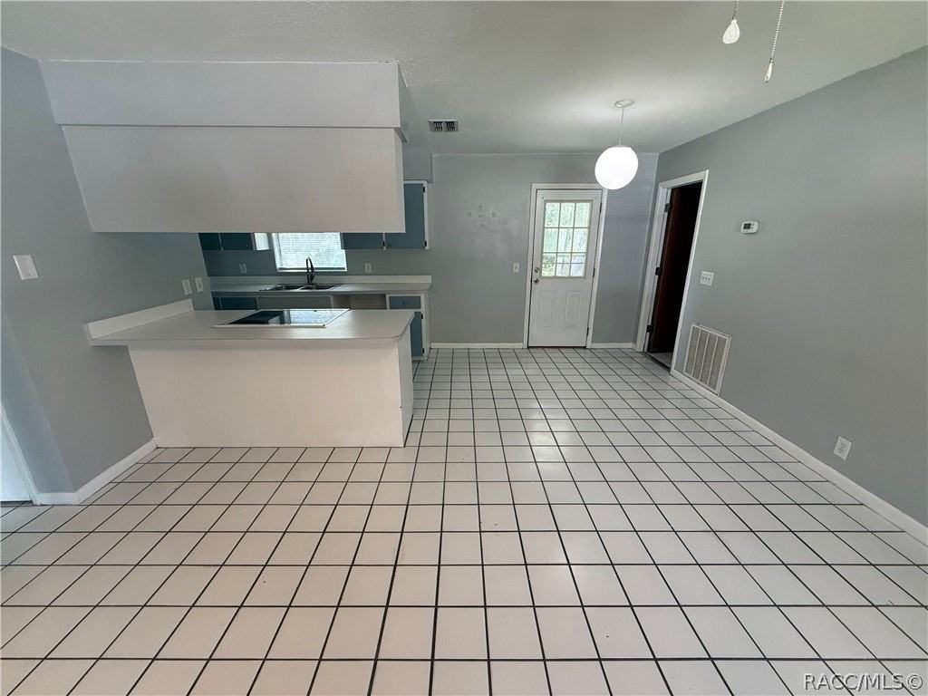 927 Russell Ave - Photo 3 of 24