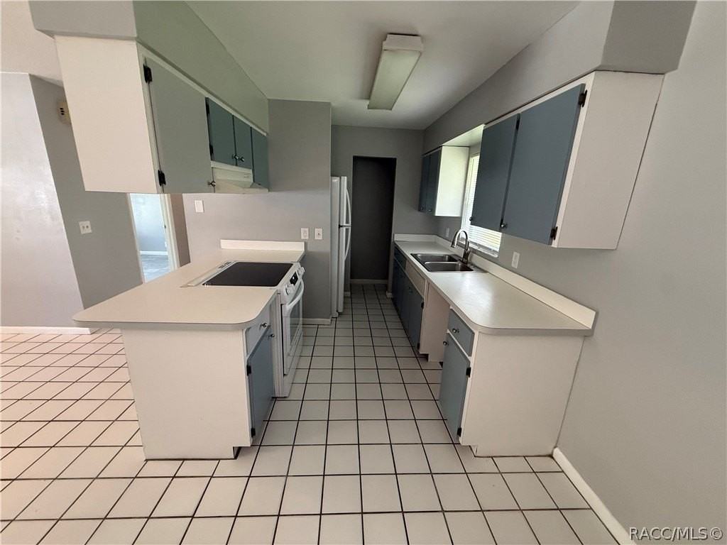 927 Russell Ave - Photo 5 of 24