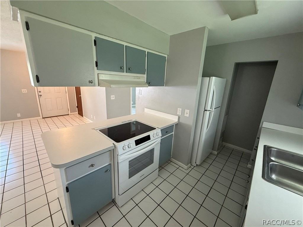 927 Russell Ave - Photo 6 of 24