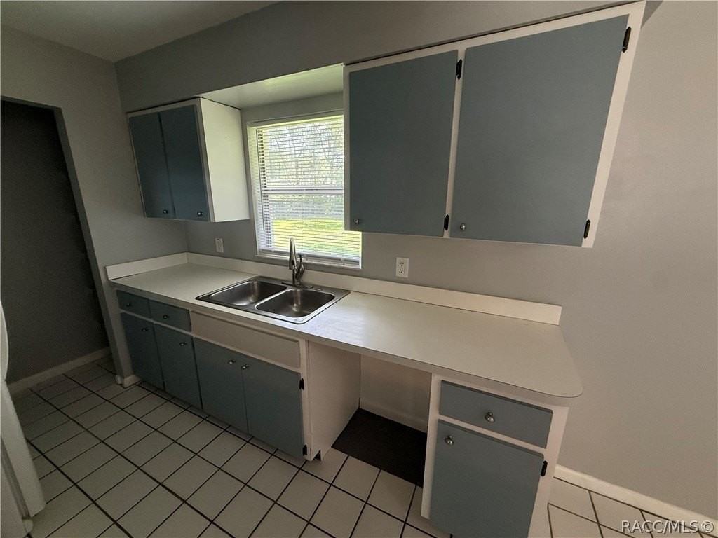 927 Russell Ave - Photo 7 of 24