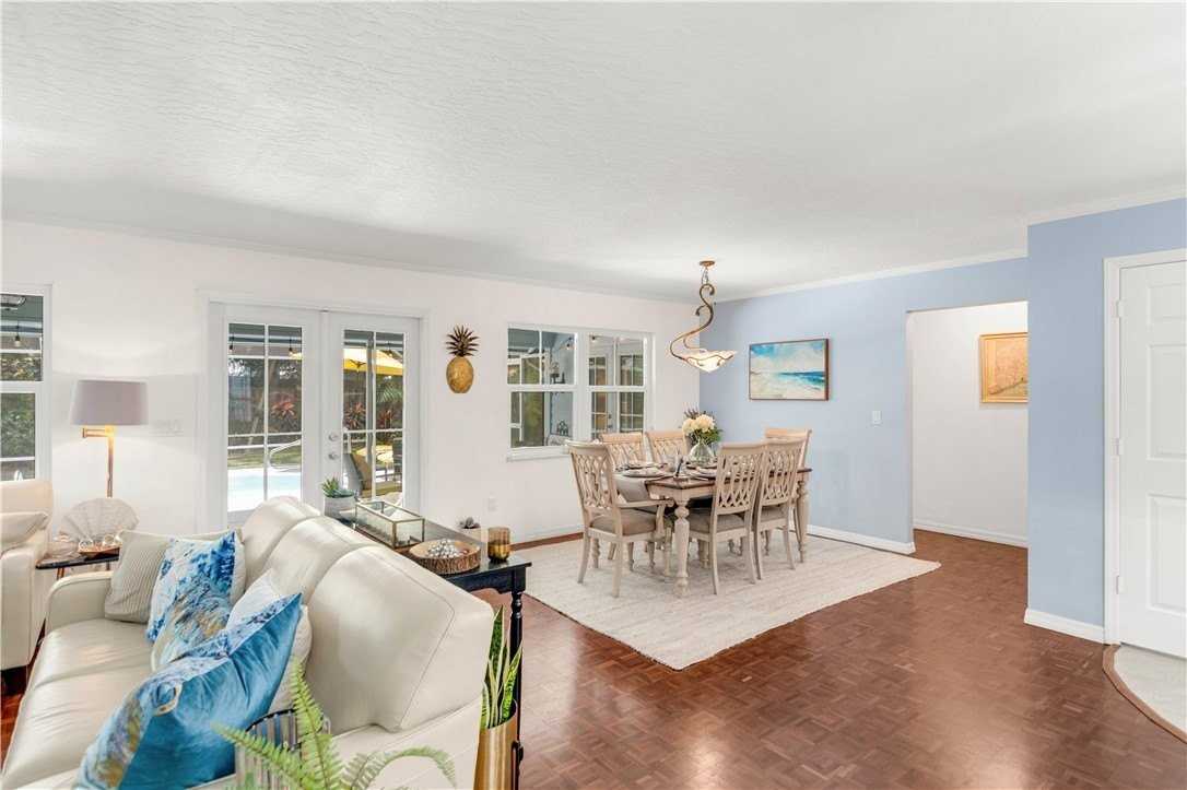713 Royal Palm Pl - Photo 4 of 35