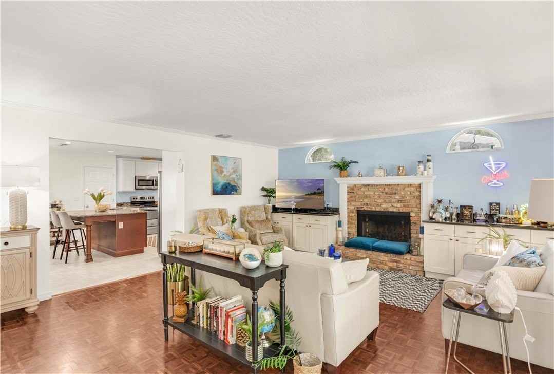 713 Royal Palm Pl - Photo 5 of 35