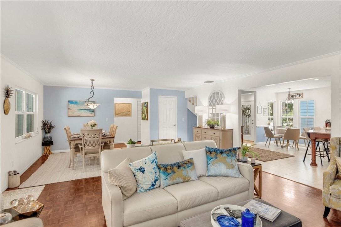 713 Royal Palm Pl - Photo 6 of 35