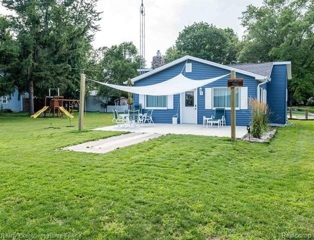 7961 Lakeshore Rd - Photo 2 of 16