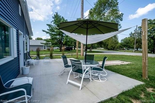 7961 Lakeshore Rd - Photo 3 of 16