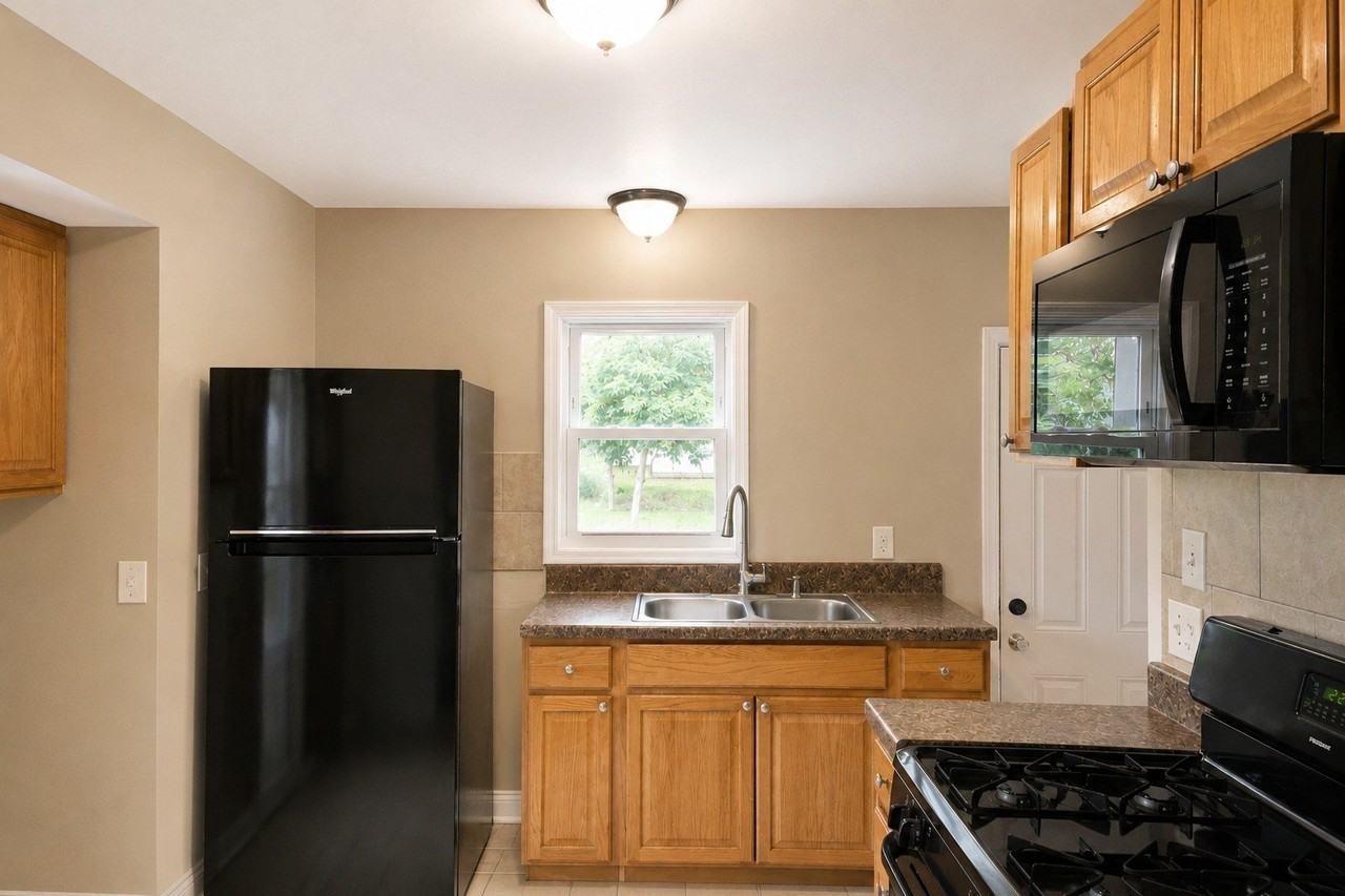 5201 Irving Ave N - Photo 3 of 20