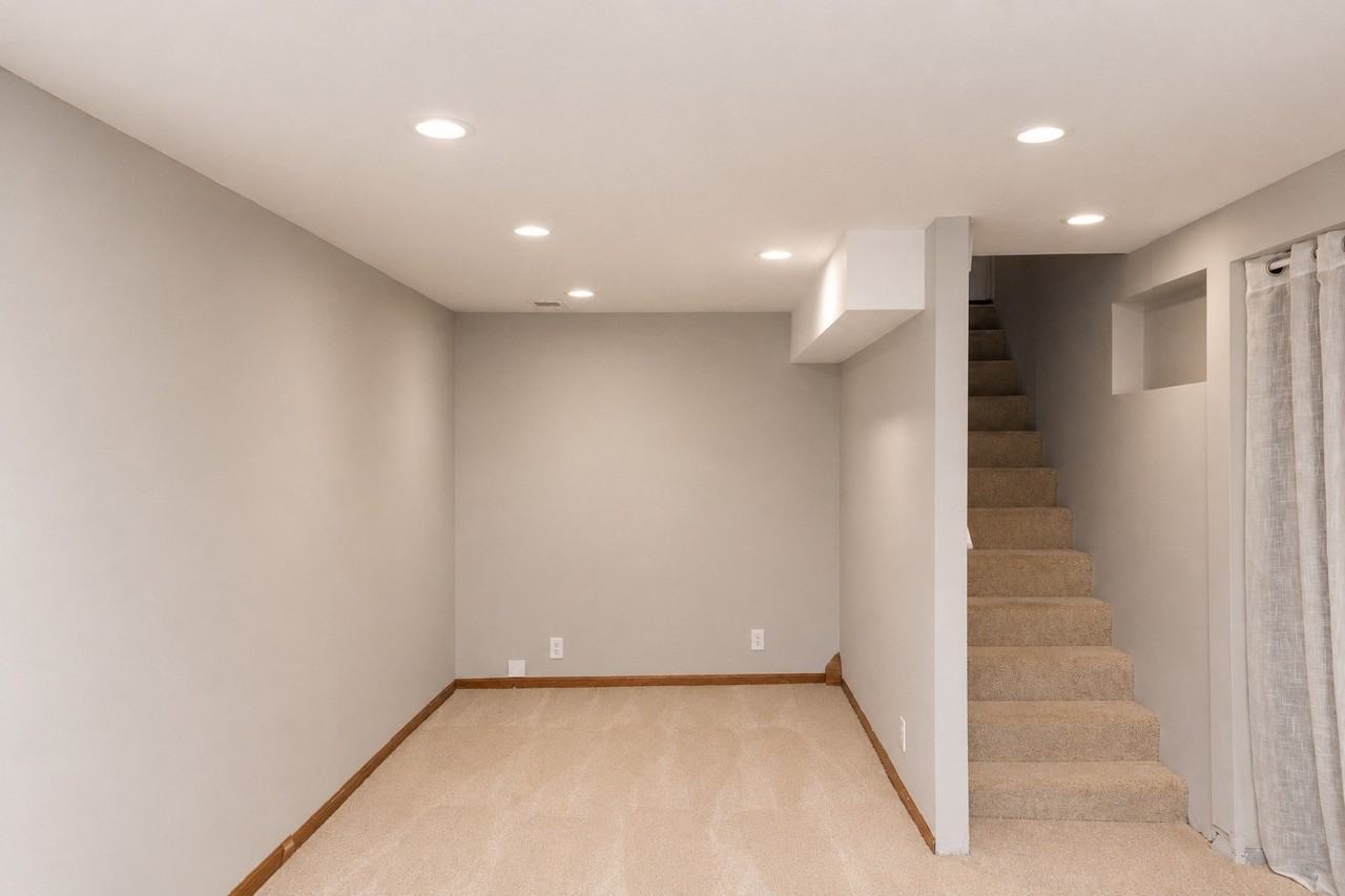 5201 Irving Ave N - Photo 5 of 20