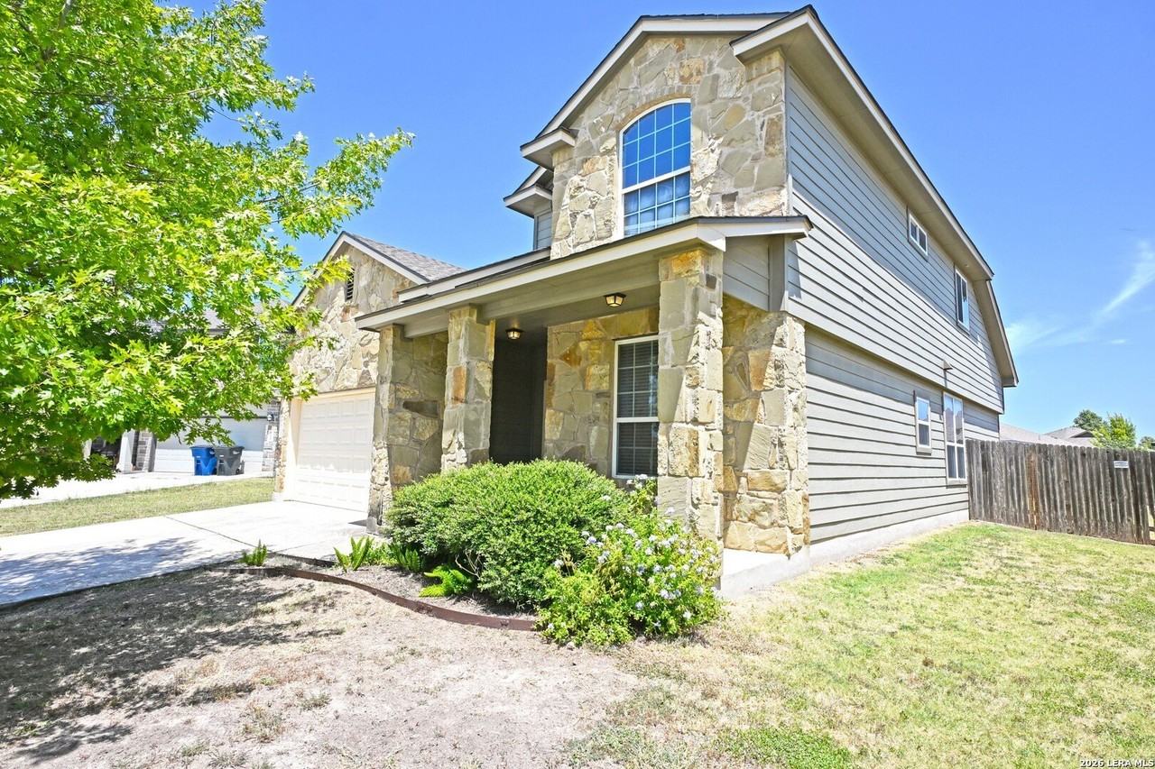 2231 Hawk Dr - Photo 2 of 39