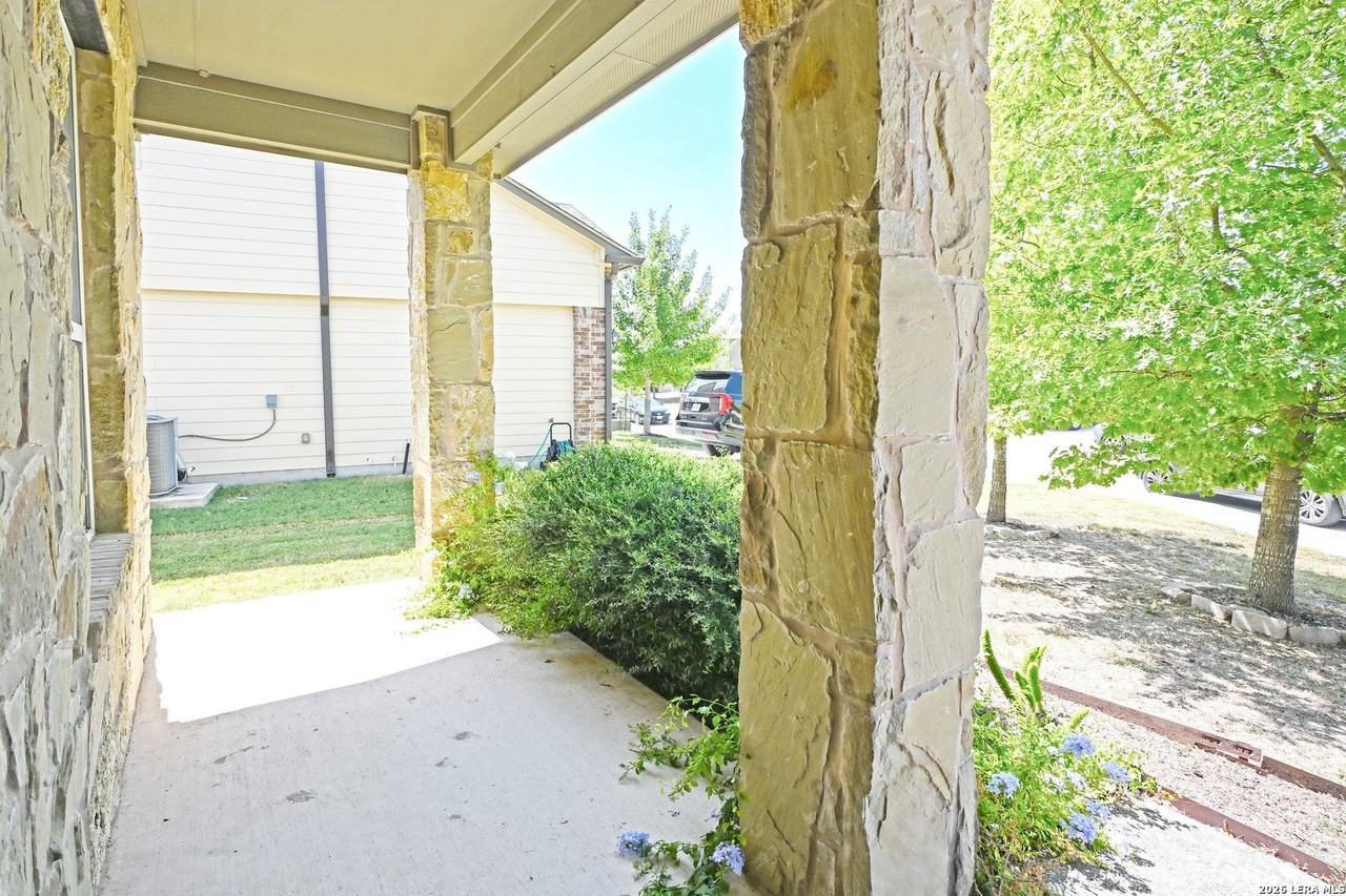 2231 Hawk Dr - Photo 4 of 39