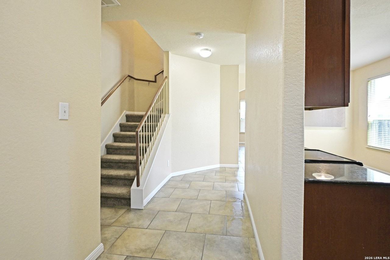2231 Hawk Dr - Photo 5 of 39