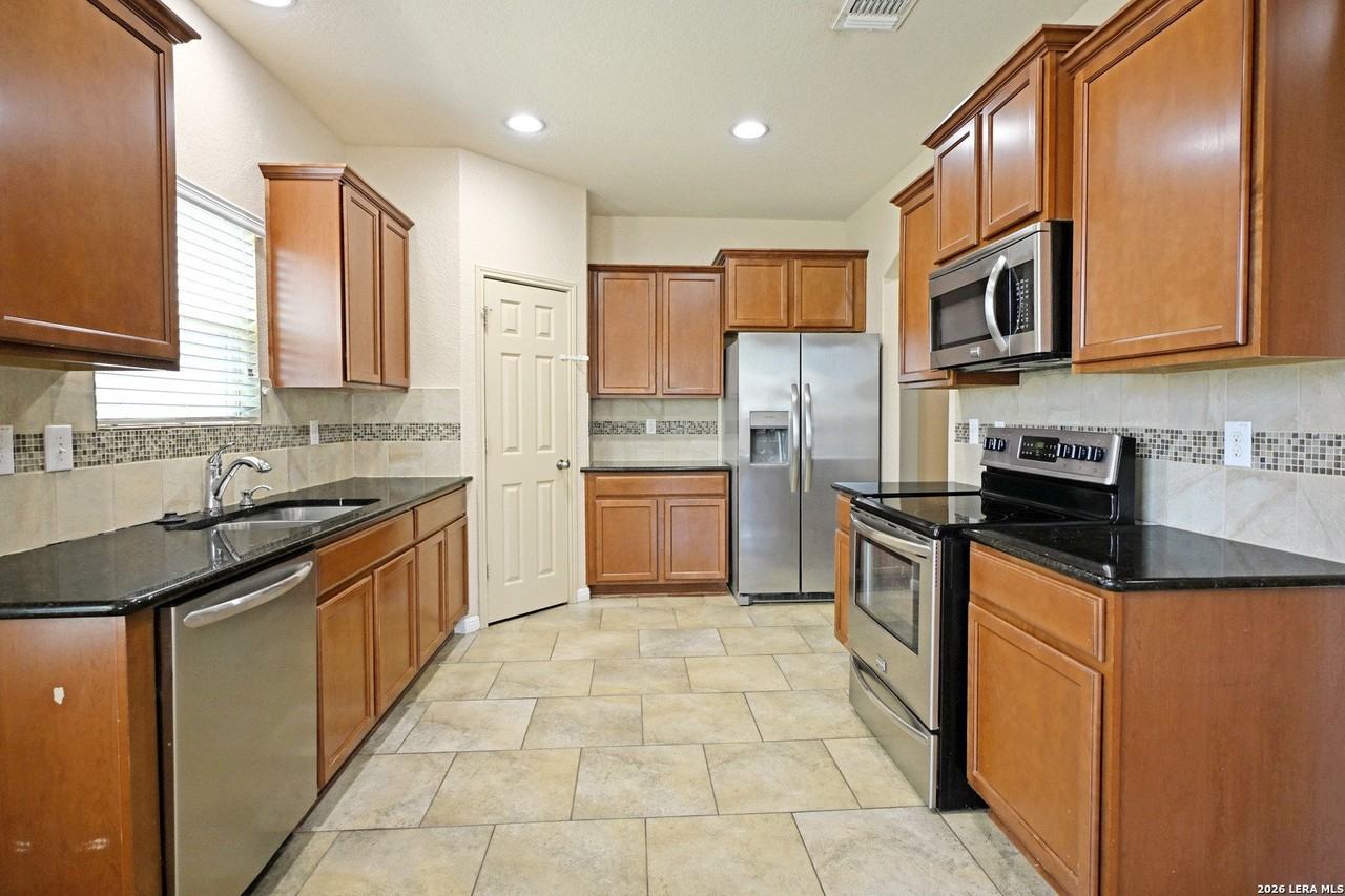 2231 Hawk Dr - Photo 6 of 39