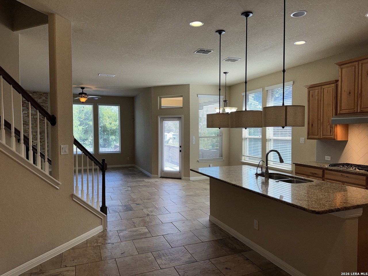 9827 Catell - Photo 4 of 38