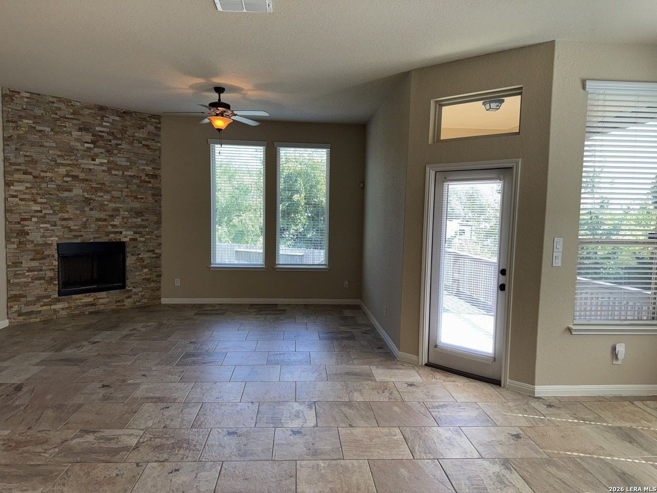 9827 Catell - Photo 7 of 38