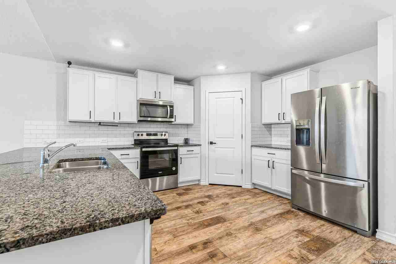 828 River Sta - Photo 5 of 40