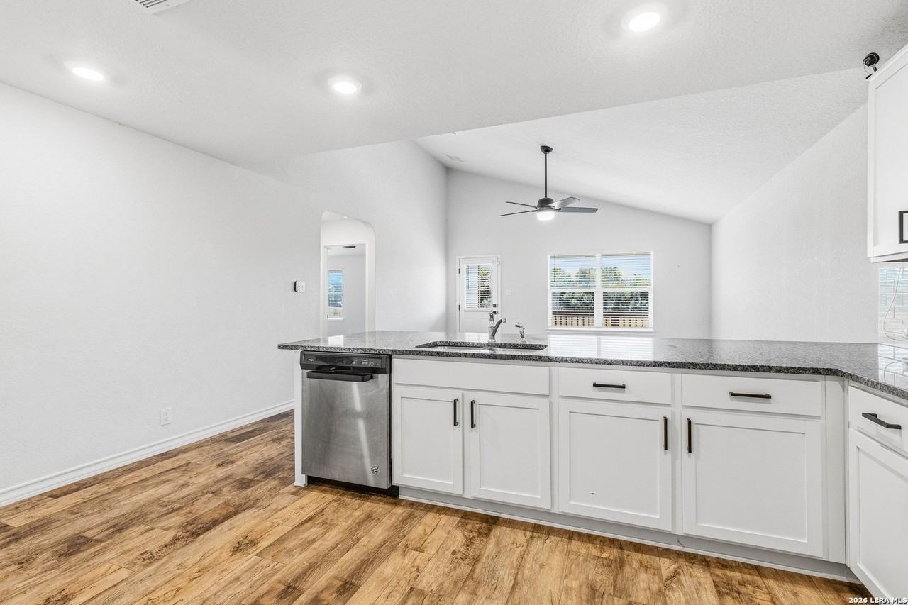 828 River Sta - Photo 7 of 40