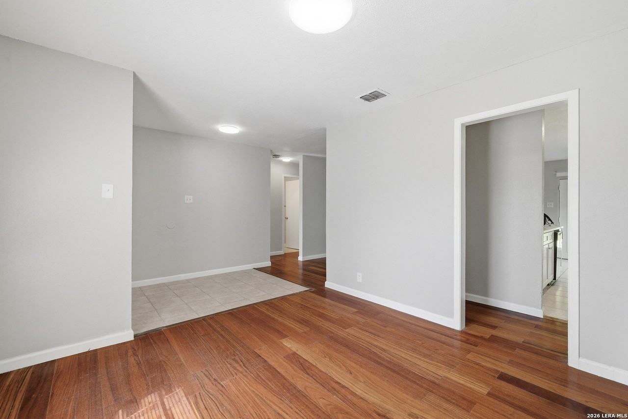 11403 Spring Crest St - Photo 4 of 25