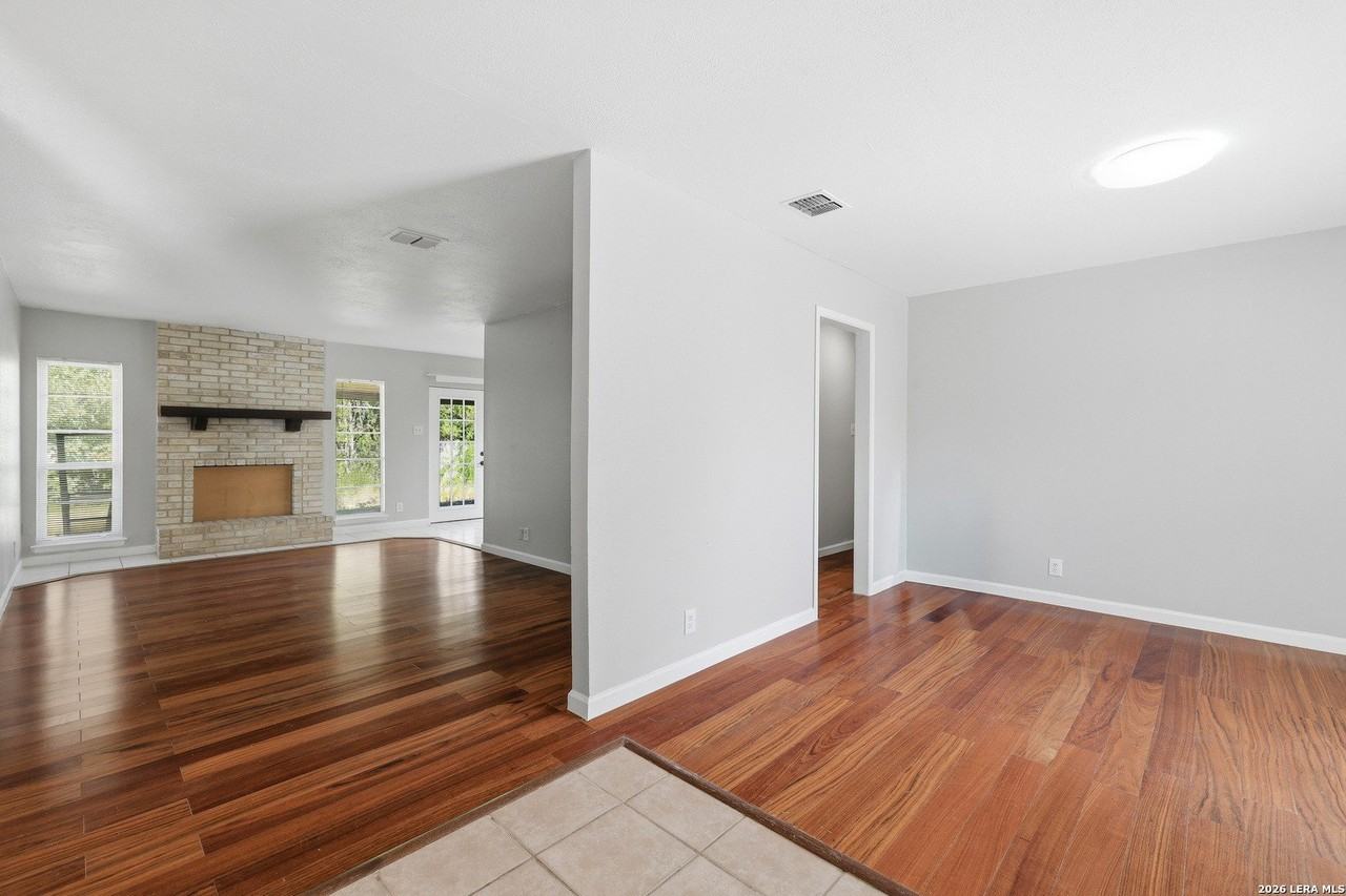 11403 Spring Crest St - Photo 5 of 25