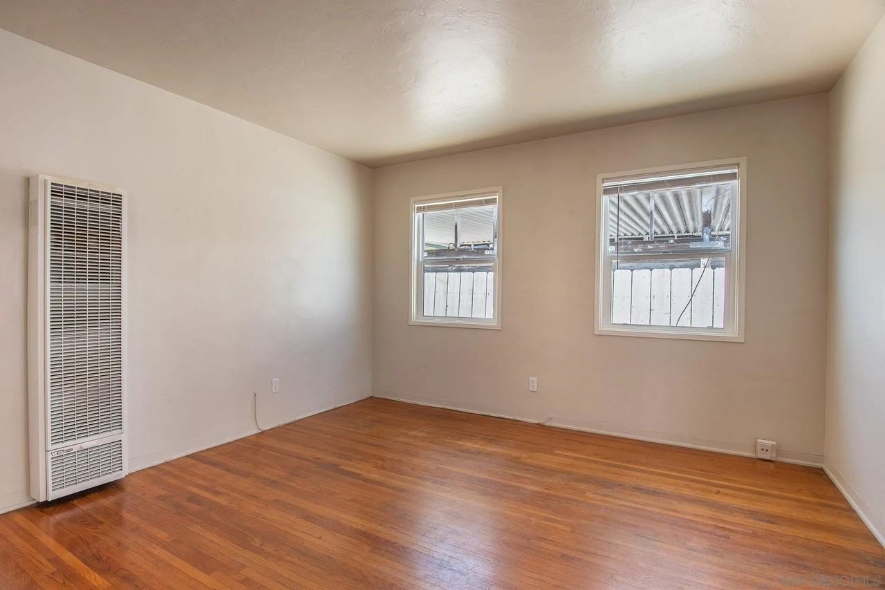 4522 52nd St - Photo 4 of 10