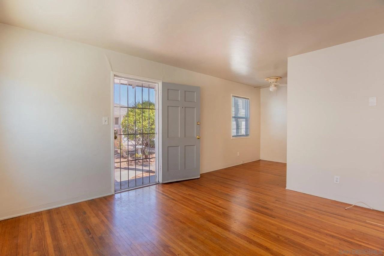 4522 52nd St - Photo 5 of 10