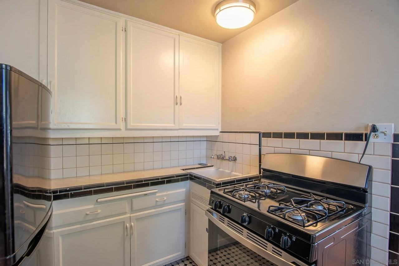 4522 52nd St - Photo 7 of 10