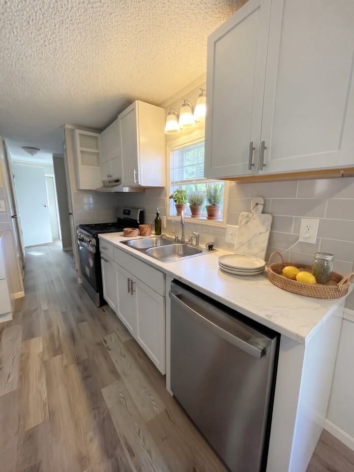 28 Bellwood Dr #28 - Photo 2 of 17