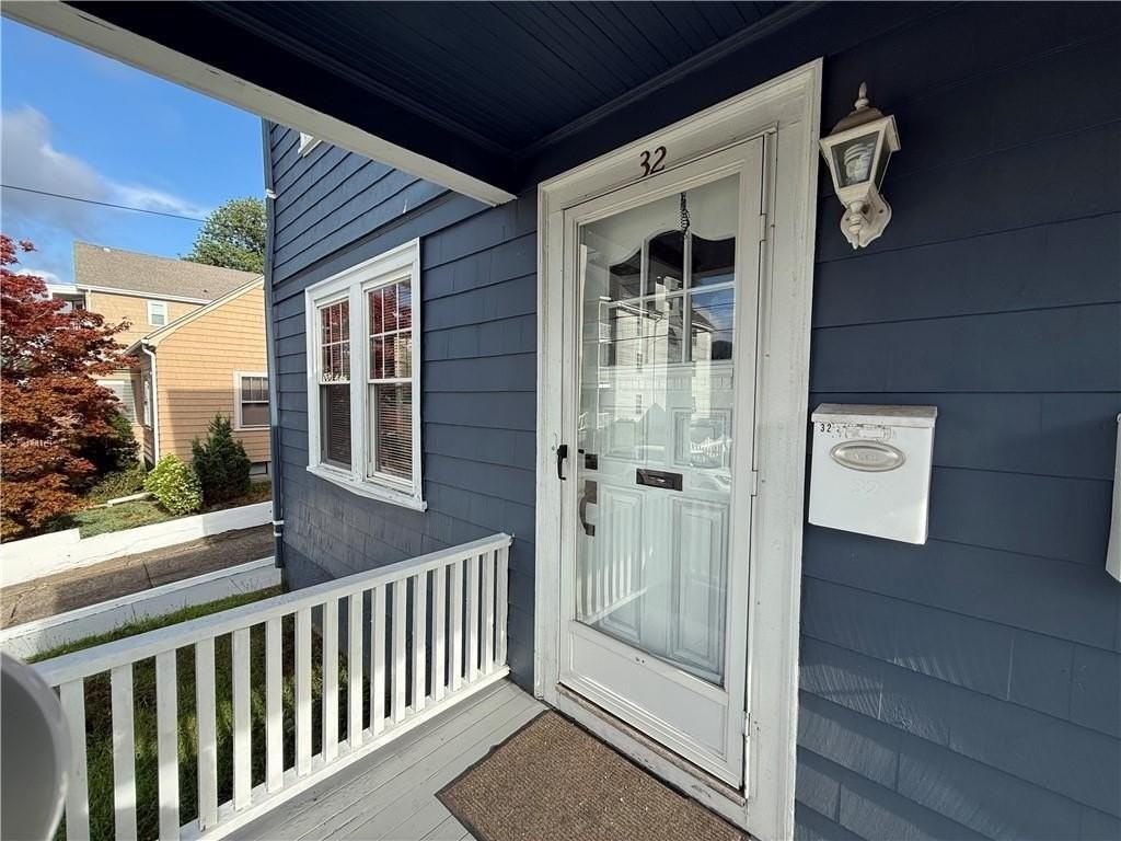 32 Lucas St