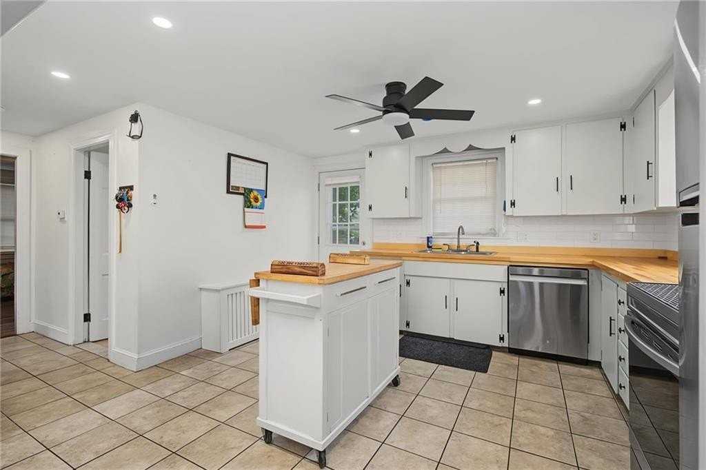 1349 W Shore Rd - Photo 4 of 42