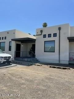 3250 N Stone Ave #C - Photo 7 of 37
