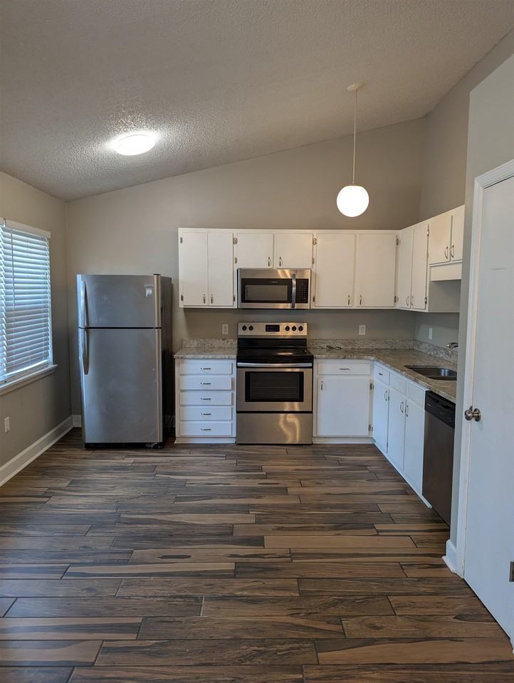 455 Cactus St - Photo 4 of 14