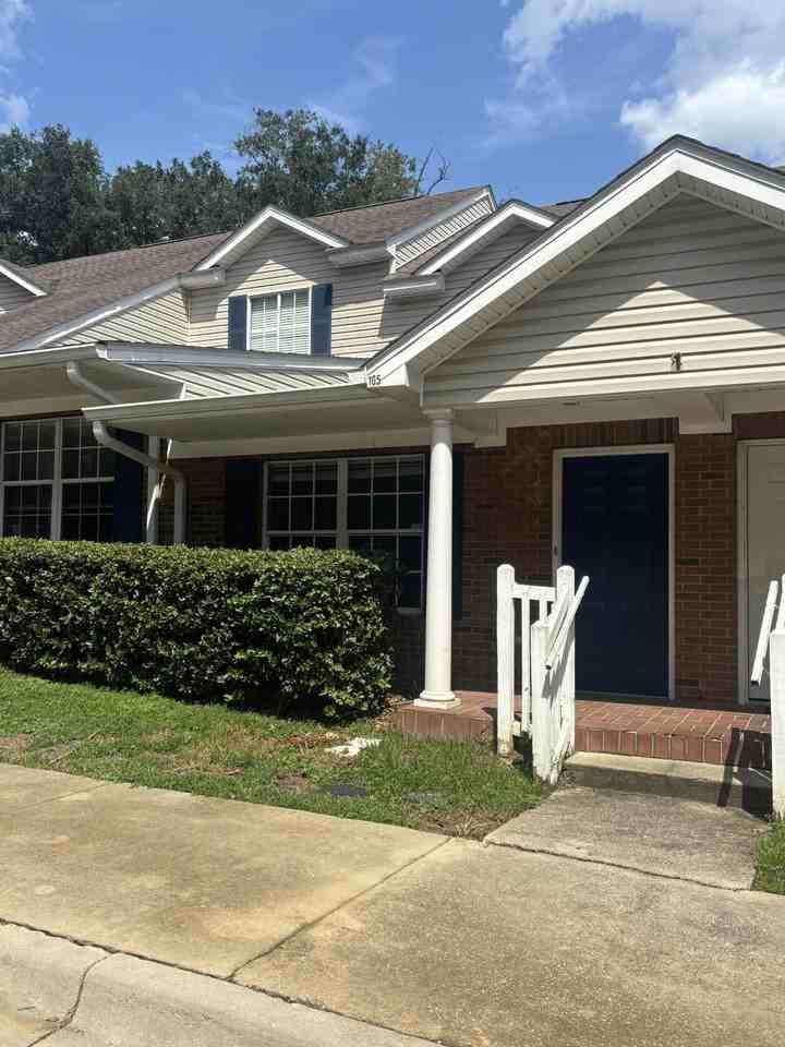 2740 W Tharpe St #105