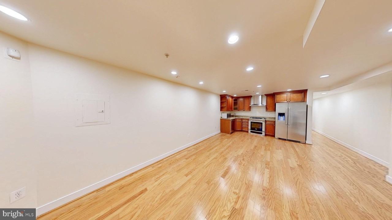 1462 Harvard St Nw #1 - Photo 4 of 13