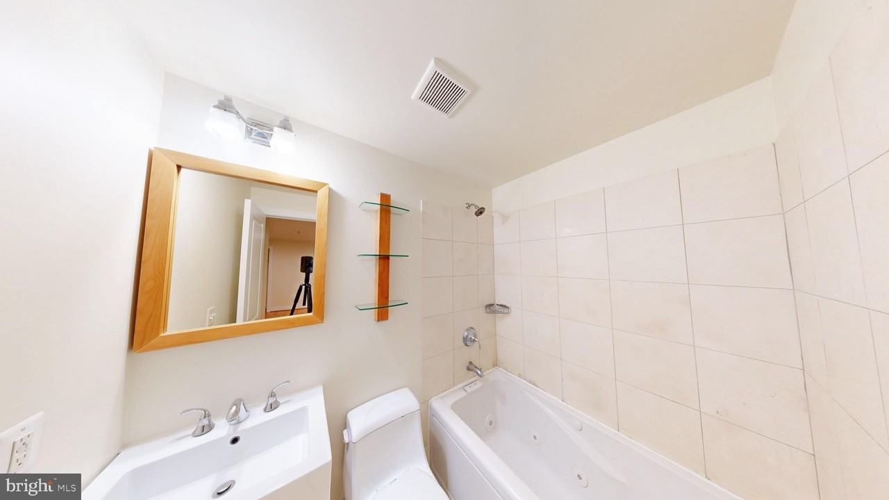 1462 Harvard St Nw #1 - Photo 6 of 13